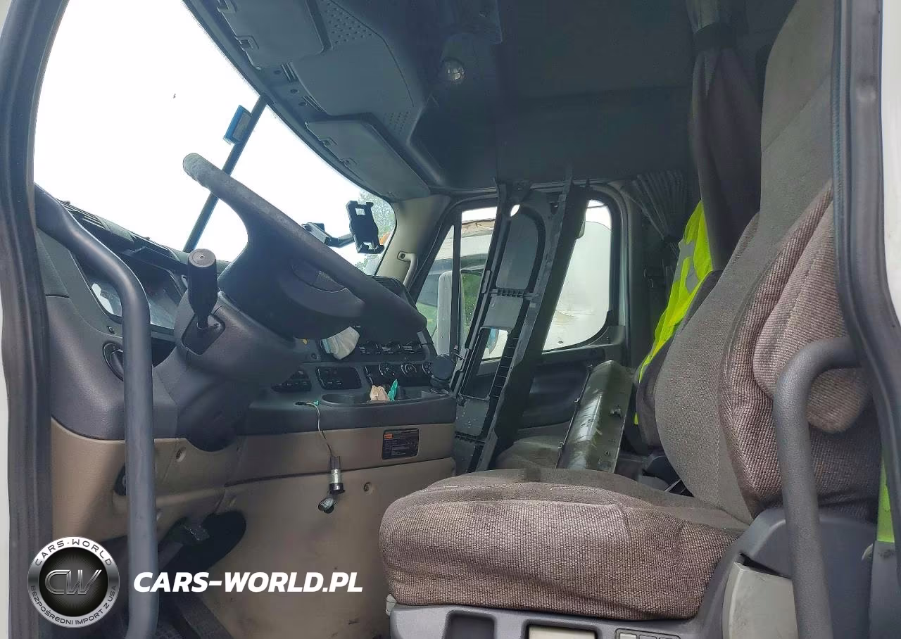 2016 Freightliner Cascadia 125 Semi Truck VIN:3AKJGLBG4GSHB0373 - 7