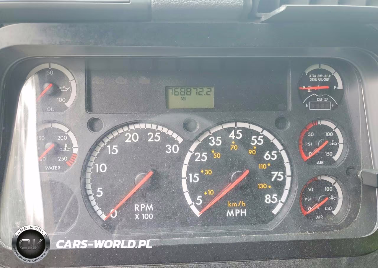 2016 Freightliner Cascadia 125 Semi Truck VIN:3AKJGLBG4GSHB0373 - 9
