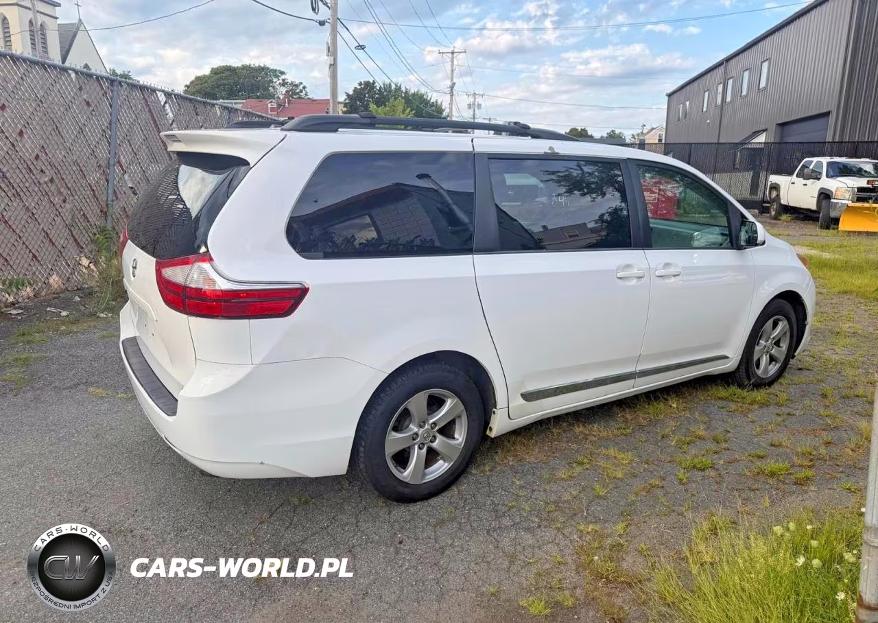 2015 Toyota Sienna Le VIN:5TDKK3DC6FS543626 - 4