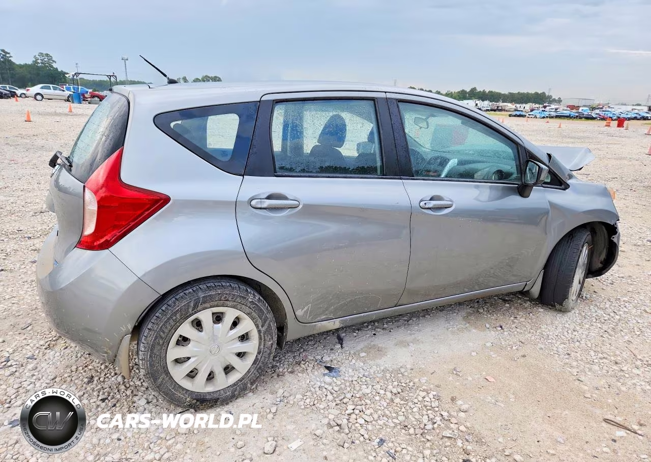 2015 Nissan Versa Note S Plus VIN:3N1CE2CP5FL391504 - 3