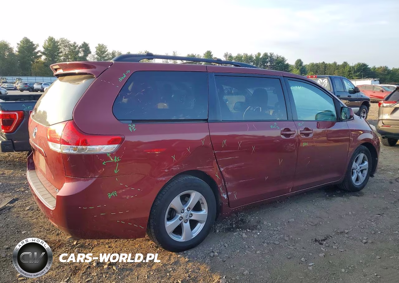 2012 Toyota Sienna Le VIN:5TDKK3DCXCS207974 - 3