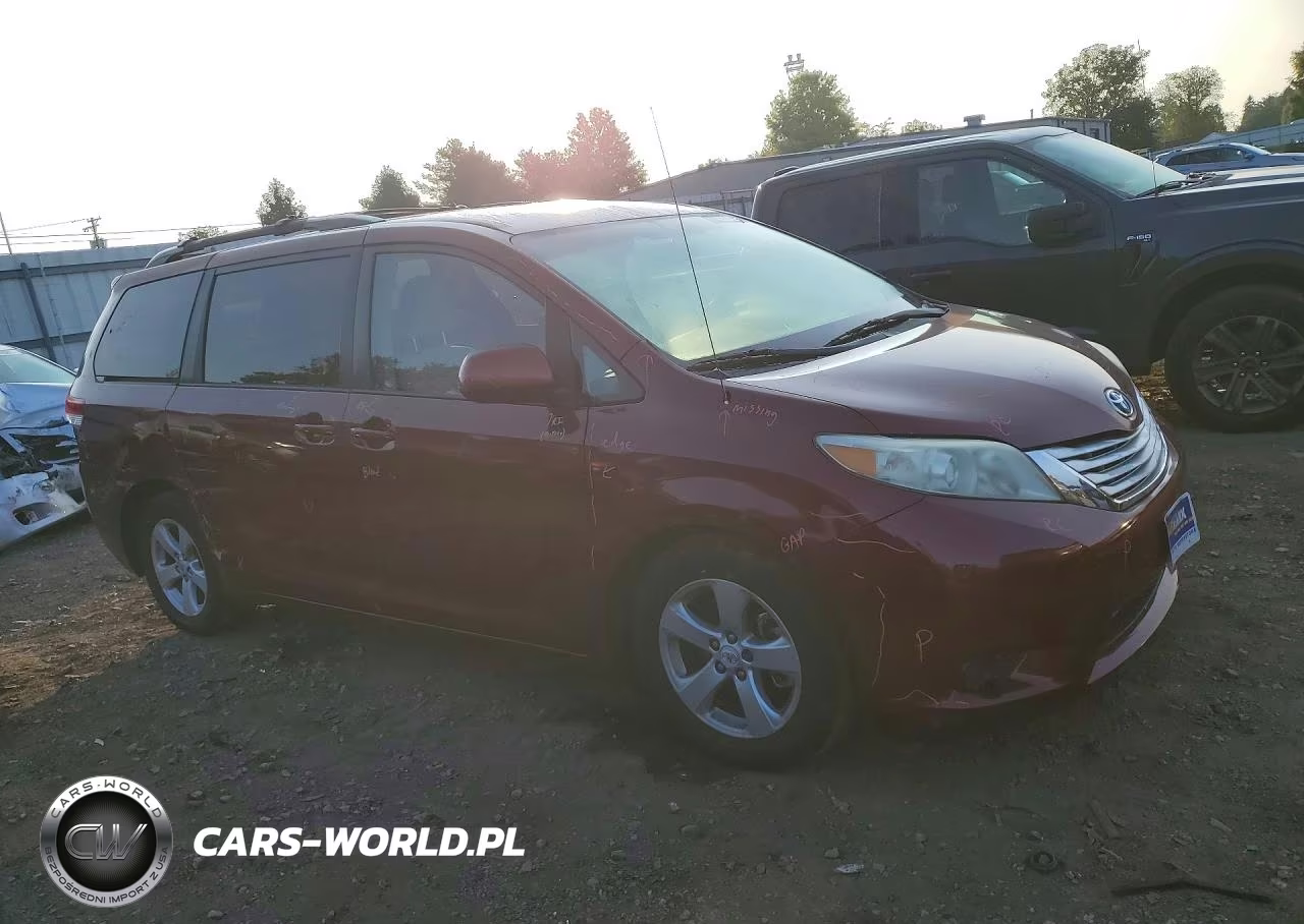 2012 Toyota Sienna Le VIN:5TDKK3DCXCS207974 - 4