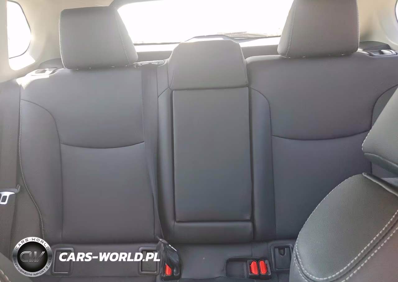 2026 Toyota Corolla Cross Xle VIN:7MUDAABG1TV172575 - 10