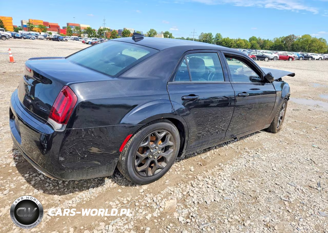 2021 Chrysler 300 Touring VIN:2C3CCARG5MH524230 - 3