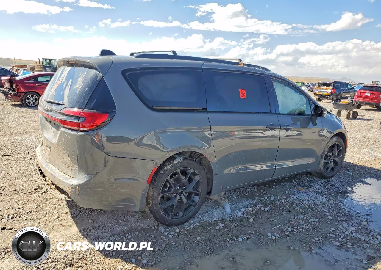 2023 Chrysler Pacifica Touring L VIN:2C4RC1BG6PR540385 - 3