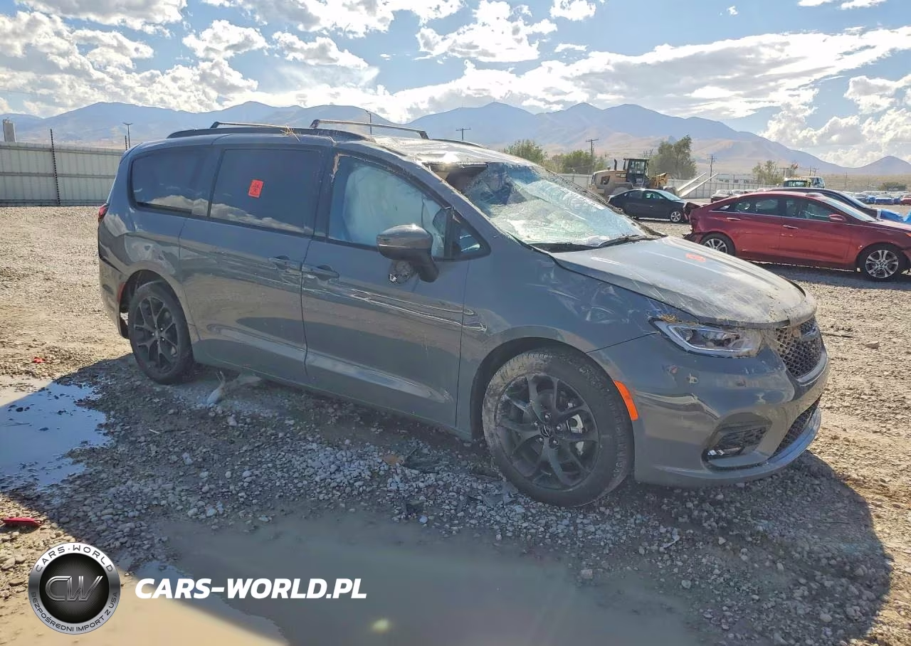2023 Chrysler Pacifica Touring L VIN:2C4RC1BG6PR540385 - 4