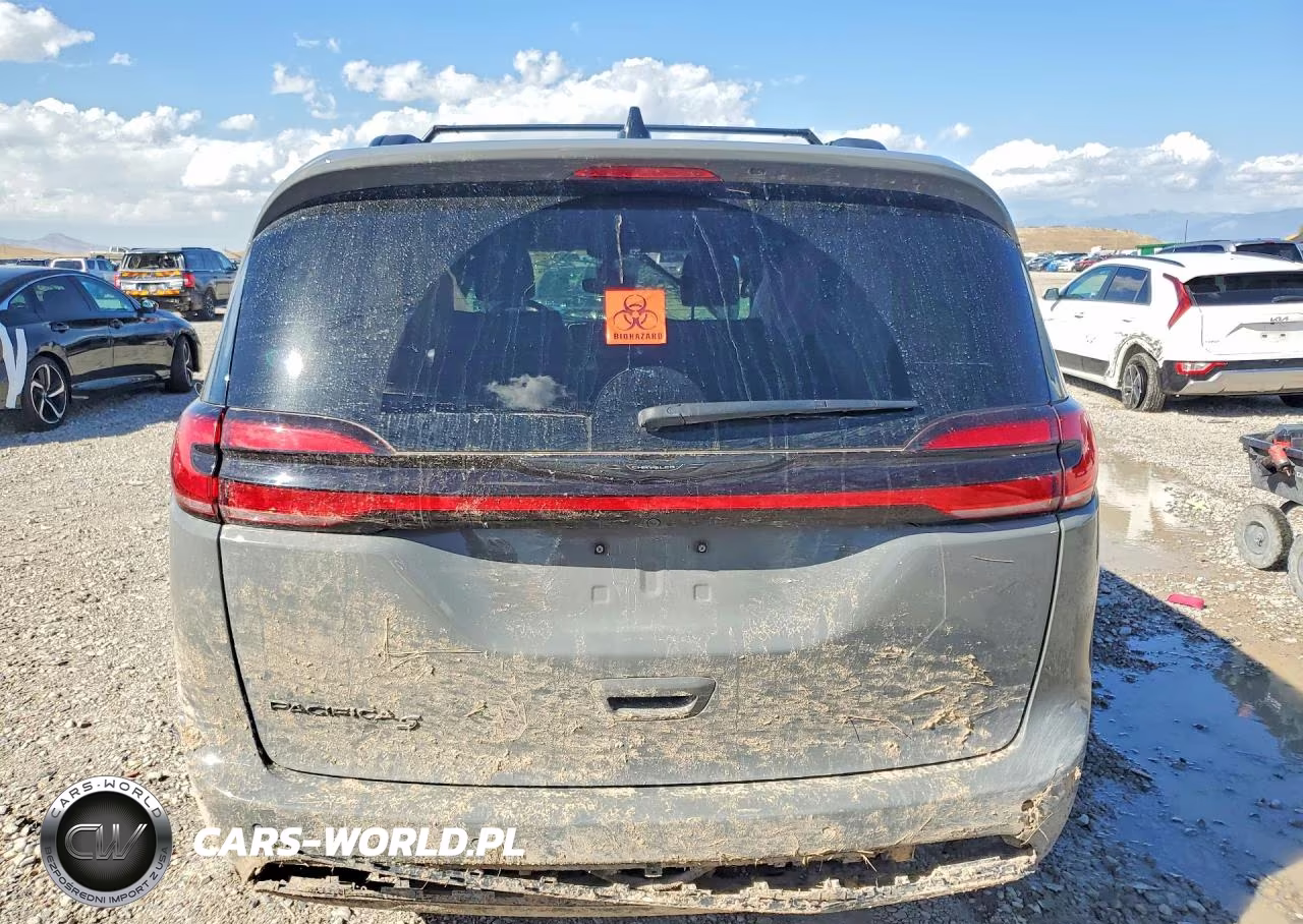 2023 Chrysler Pacifica Touring L VIN:2C4RC1BG6PR540385 - 6
