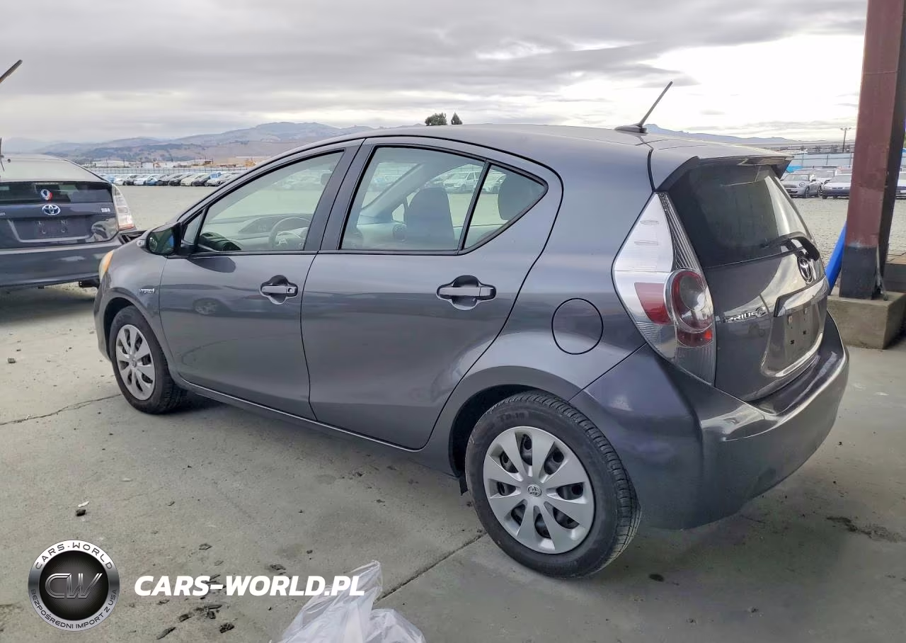 2012 Toyota Prius C Three VIN:JTDKDTB39C1004570 - 2