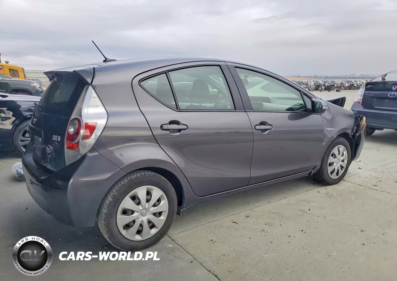2012 Toyota Prius C Three VIN:JTDKDTB39C1004570 - 3