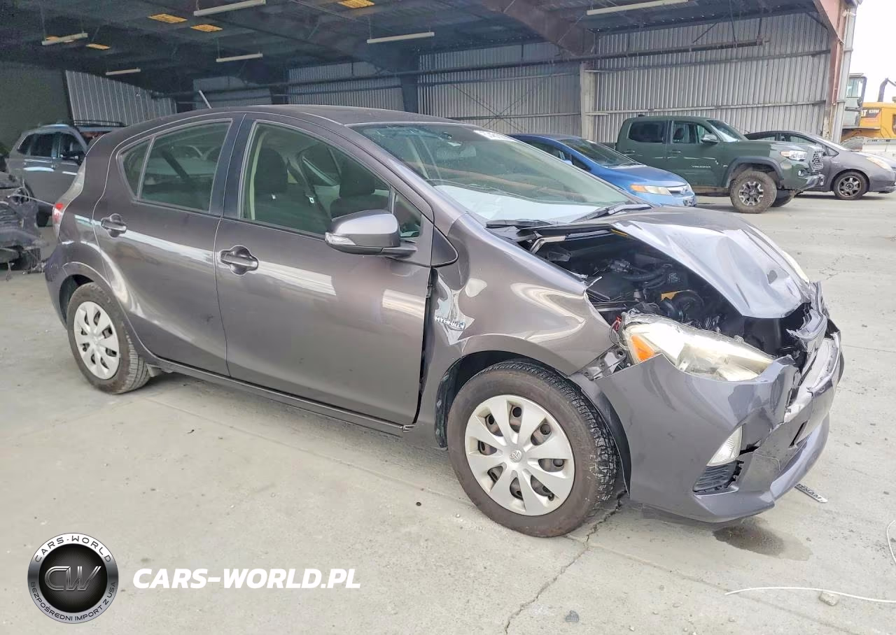 2012 Toyota Prius C Three VIN:JTDKDTB39C1004570 - 4