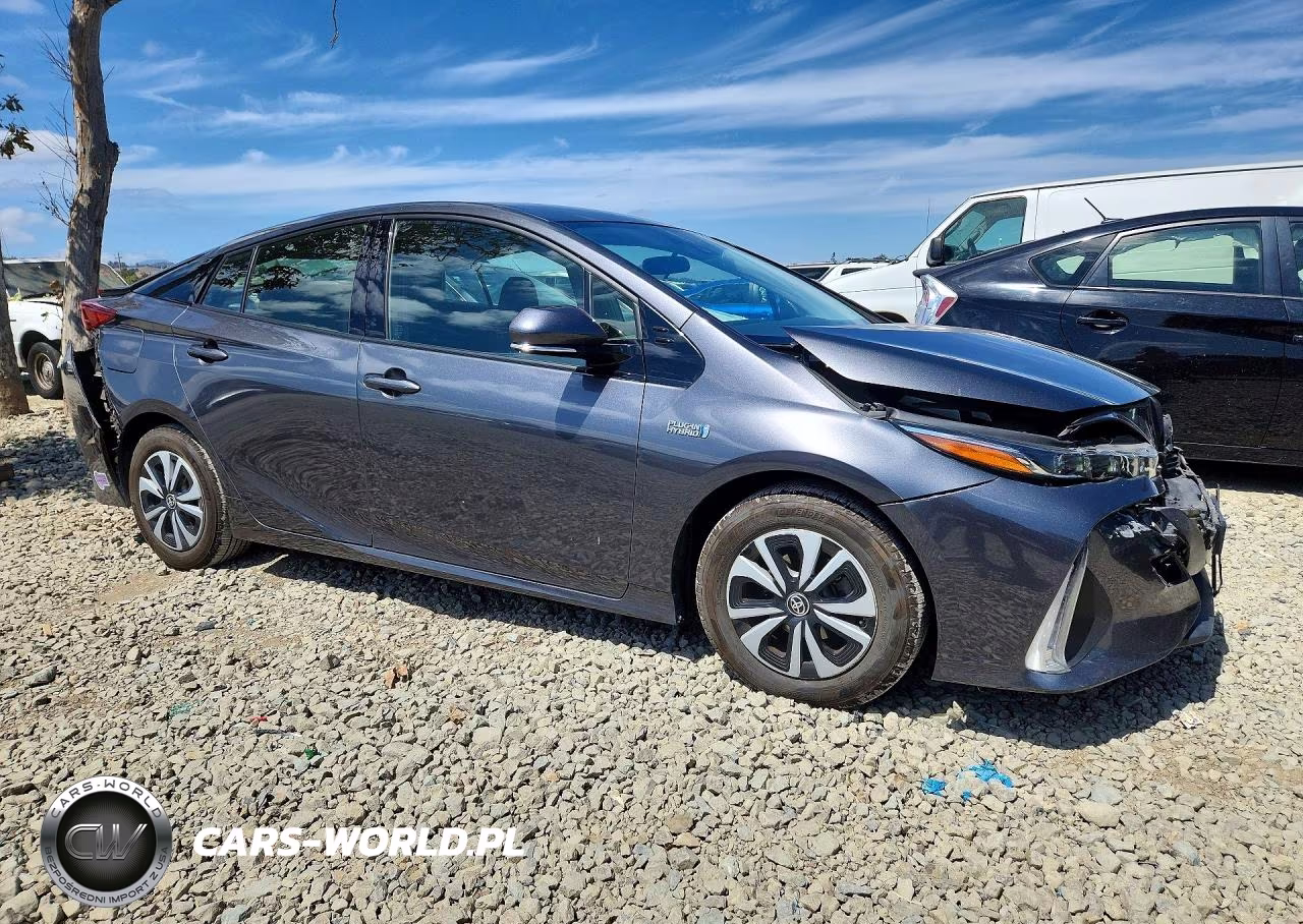 2018 Toyota Prius Prime Premium VIN:JTDKARFP8J3102855 - 4