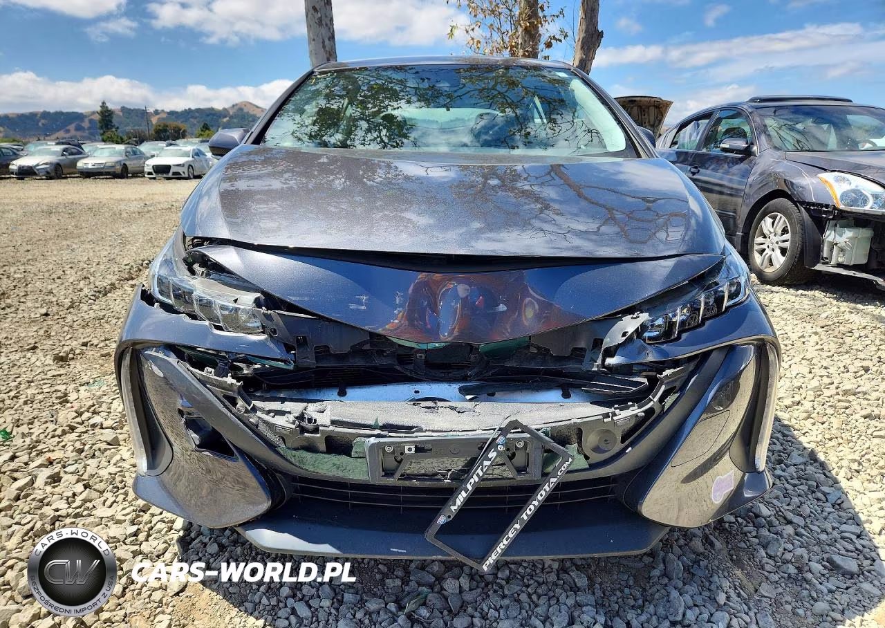 2018 Toyota Prius Prime Premium VIN:JTDKARFP8J3102855 - 5