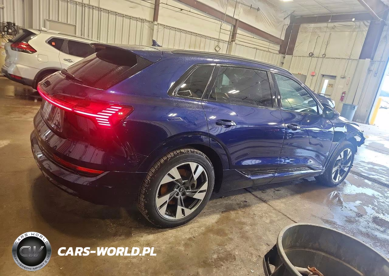2022 Audi E-Tron Premium VIN:WA1AAAGEXNB038530 - 3