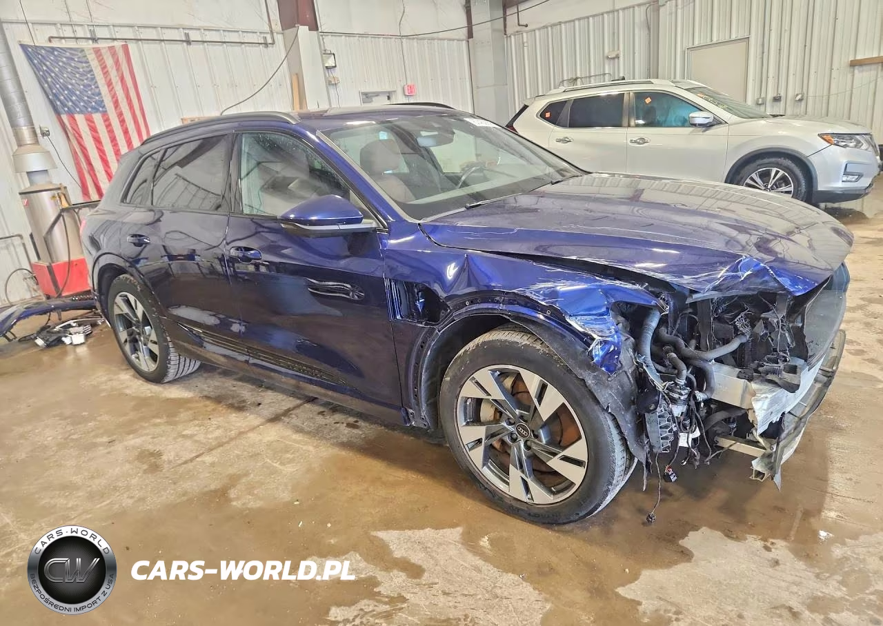 2022 Audi E-Tron Premium VIN:WA1AAAGEXNB038530 - 4