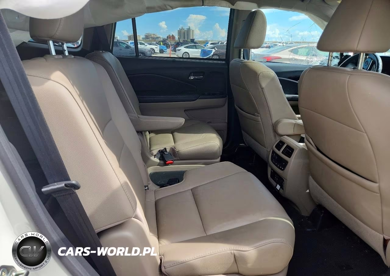 2019 Honda Pilot Touring VIN:5FNYF5H66KB029160 - 11