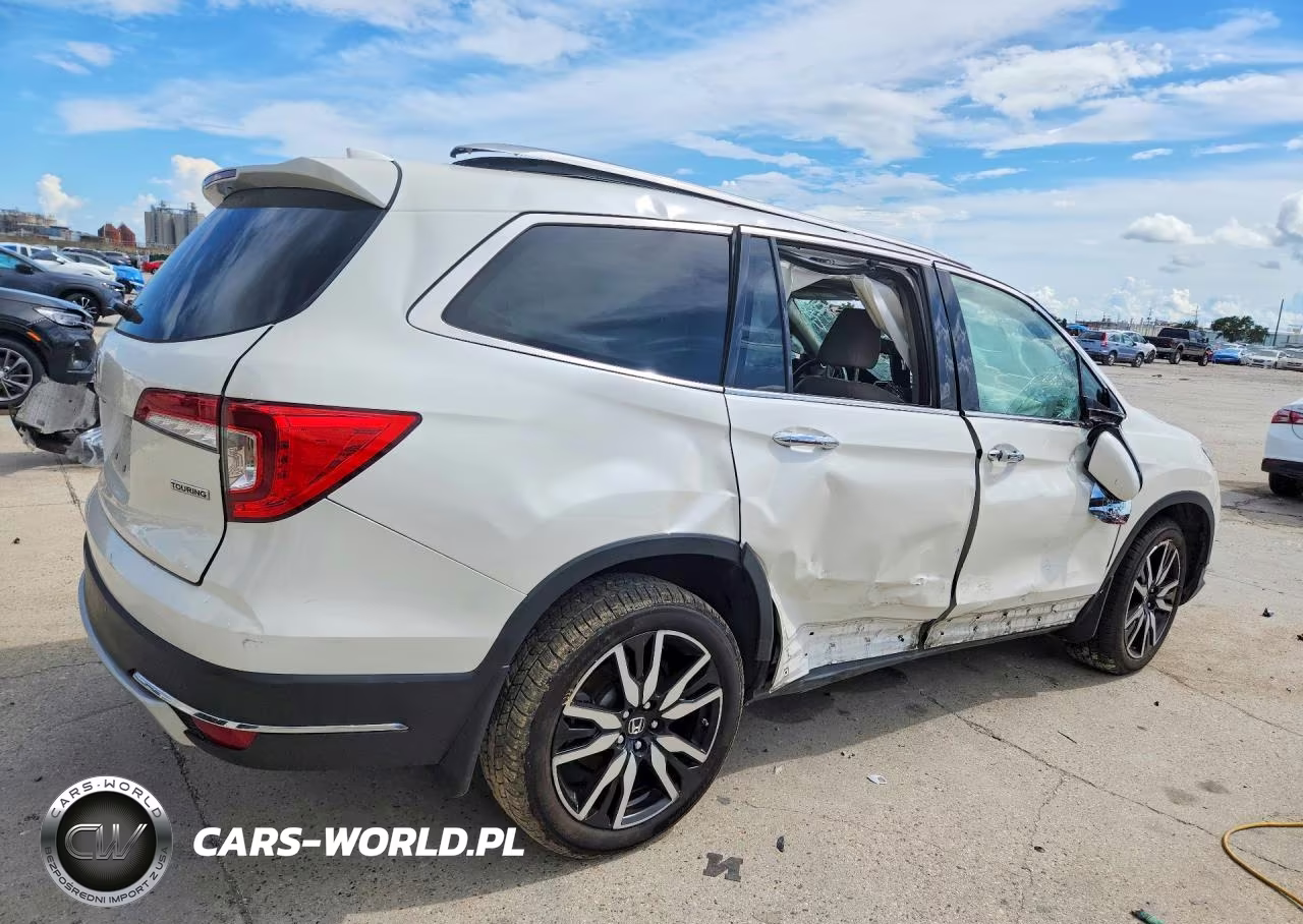 2019 Honda Pilot Touring VIN:5FNYF5H66KB029160 - 3
