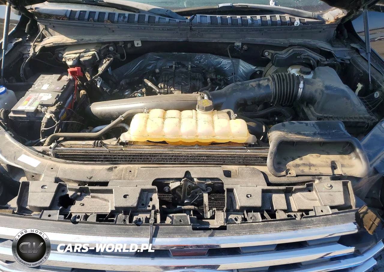2018 Ford Expedition Xlt VIN:1FMJU1JT3JEA14630 - 12