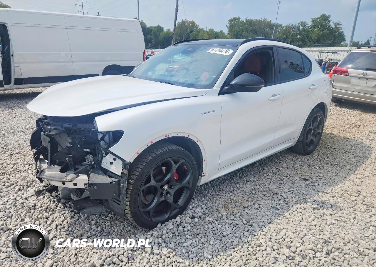 2024 Alfa Romeo Stelvio Ti VIN:ZASPAKBN8R7D72097 - 1