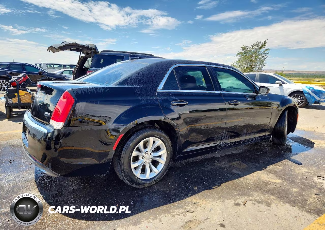 2015 Chrysler 300 Limited VIN:2C3CCAAG8FH864356 - 3