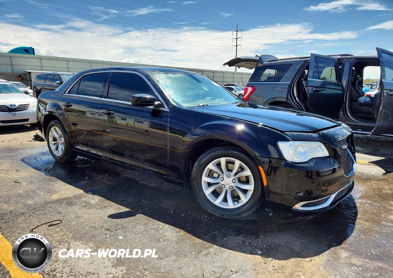 2015 Chrysler 300 Limited VIN:2C3CCAAG8FH864356 - 4