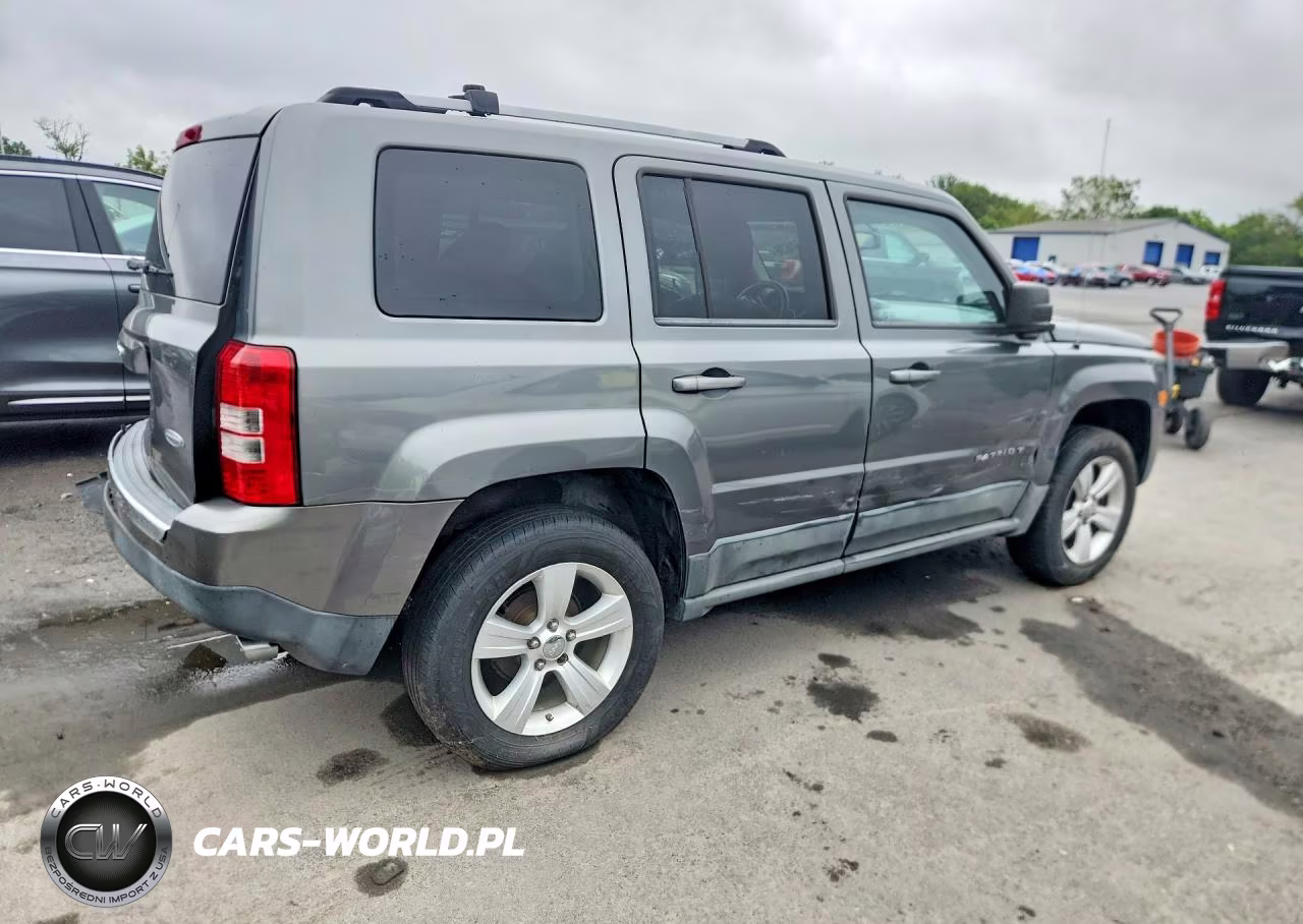 2011 Jeep Patriot Latitude VIN:1J4NF4GB5BD233607 - 3