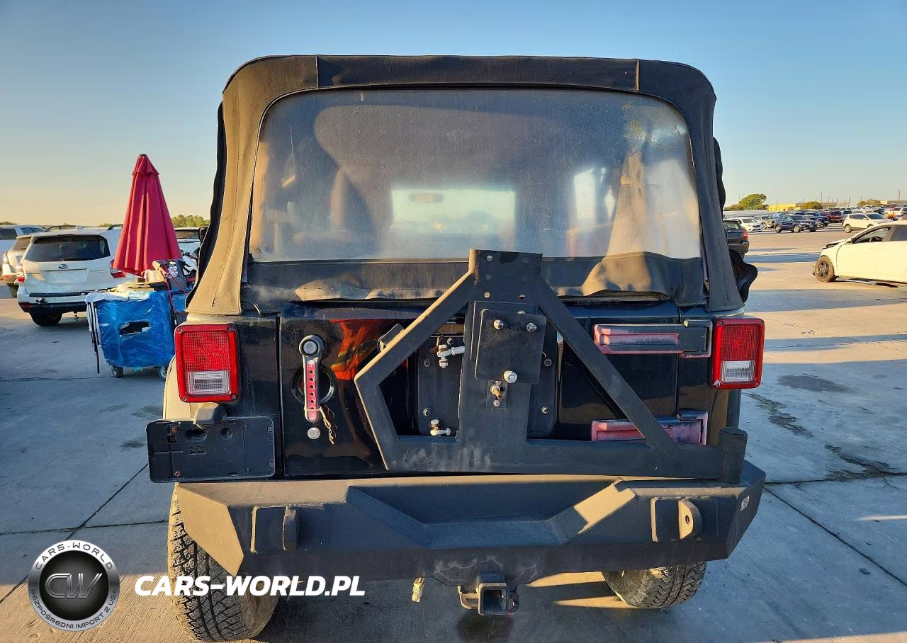 2016 Jeep Wrangler Unlimited Sport VIN:1C4BJWDG7GL149255 - 6