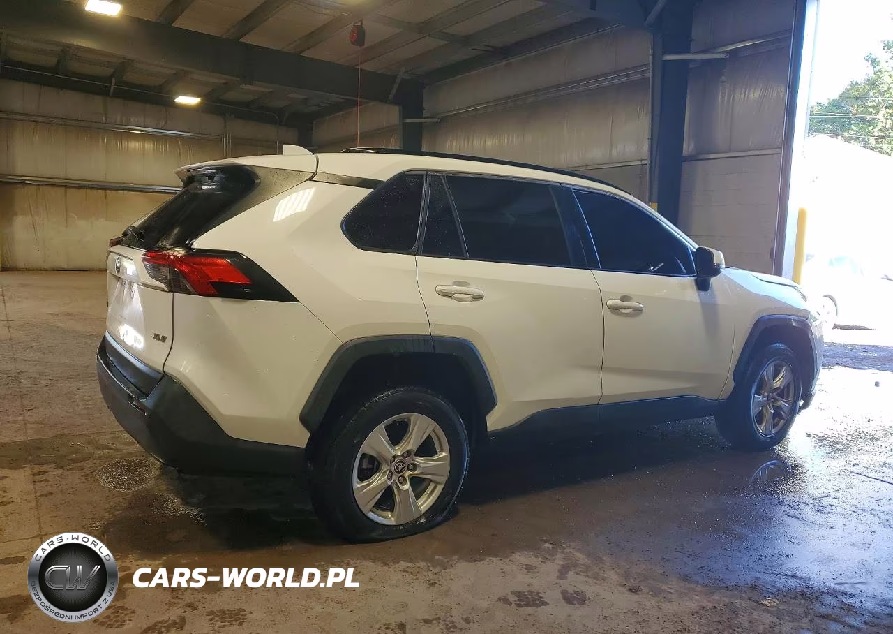 2021 Toyota Rav4 Xle VIN:2T3W1RFV5MW137712 - 3