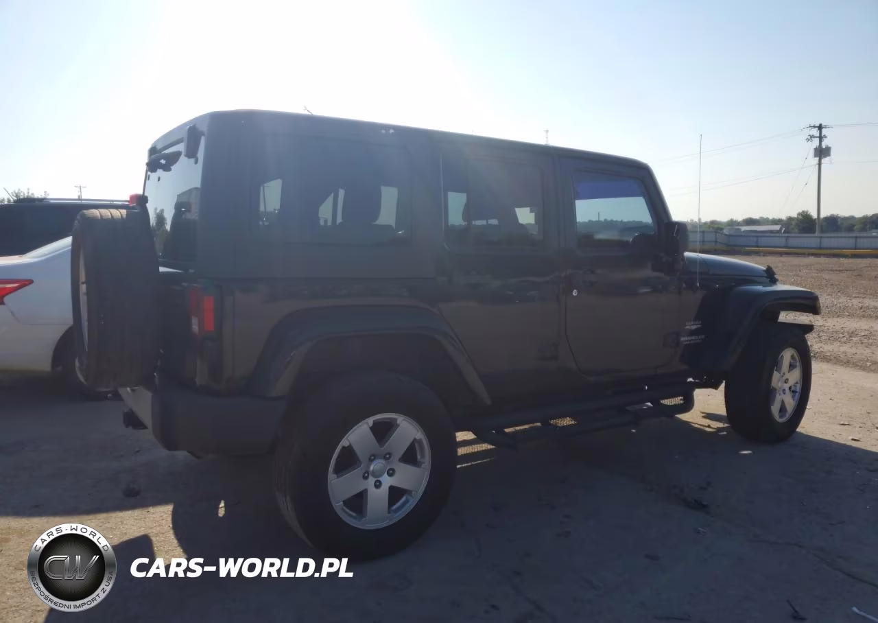 2013 Jeep Wrangler Unlimited Sahara VIN:1C4BJWEG4DL526862 - 3
