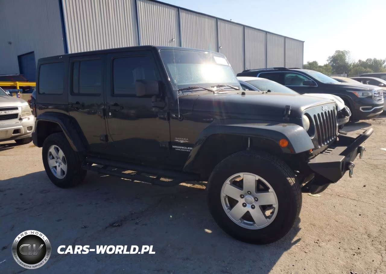 2013 Jeep Wrangler Unlimited Sahara VIN:1C4BJWEG4DL526862 - 4