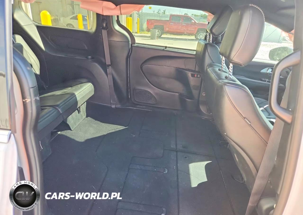2026 Chrysler Pacifica Select VIN:2C4RC1BG2TR179487 - 11
