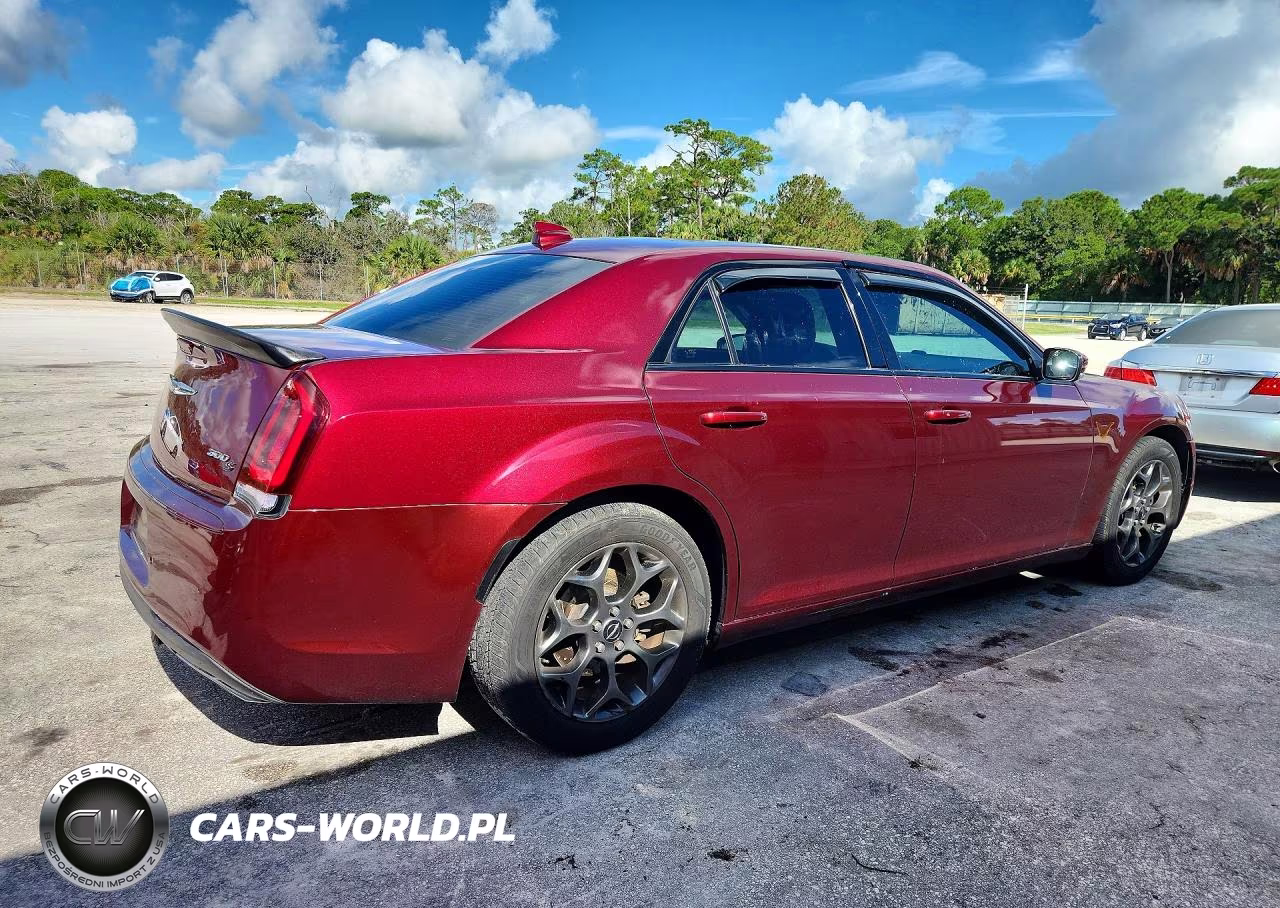 2018 Chrysler 300 S VIN:2C3CCAGG7JH331060 - 3