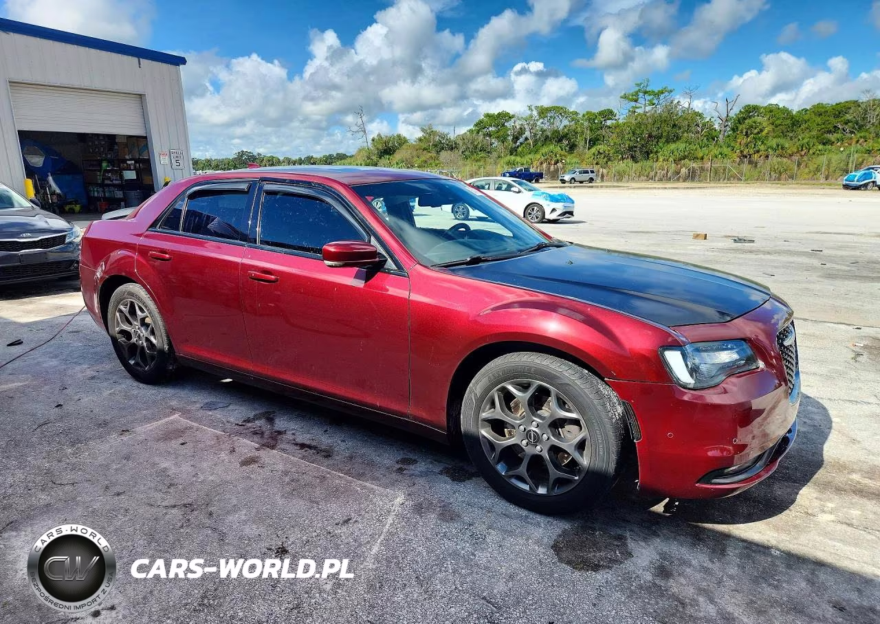 2018 Chrysler 300 S VIN:2C3CCAGG7JH331060 - 4