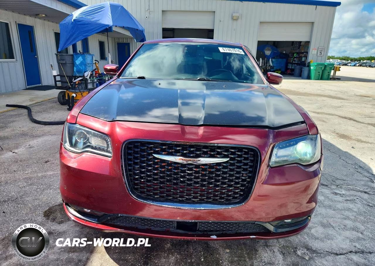 2018 Chrysler 300 S VIN:2C3CCAGG7JH331060 - 5
