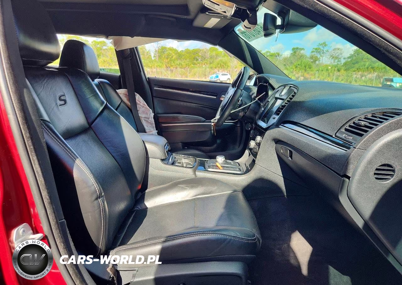 2018 Chrysler 300 S VIN:2C3CCAGG7JH331060 - 7