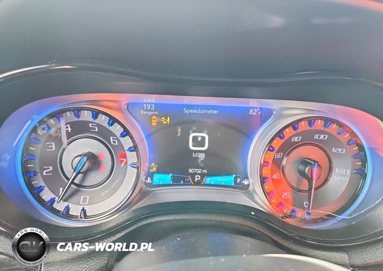 2018 Chrysler 300 S VIN:2C3CCAGG7JH331060 - 9
