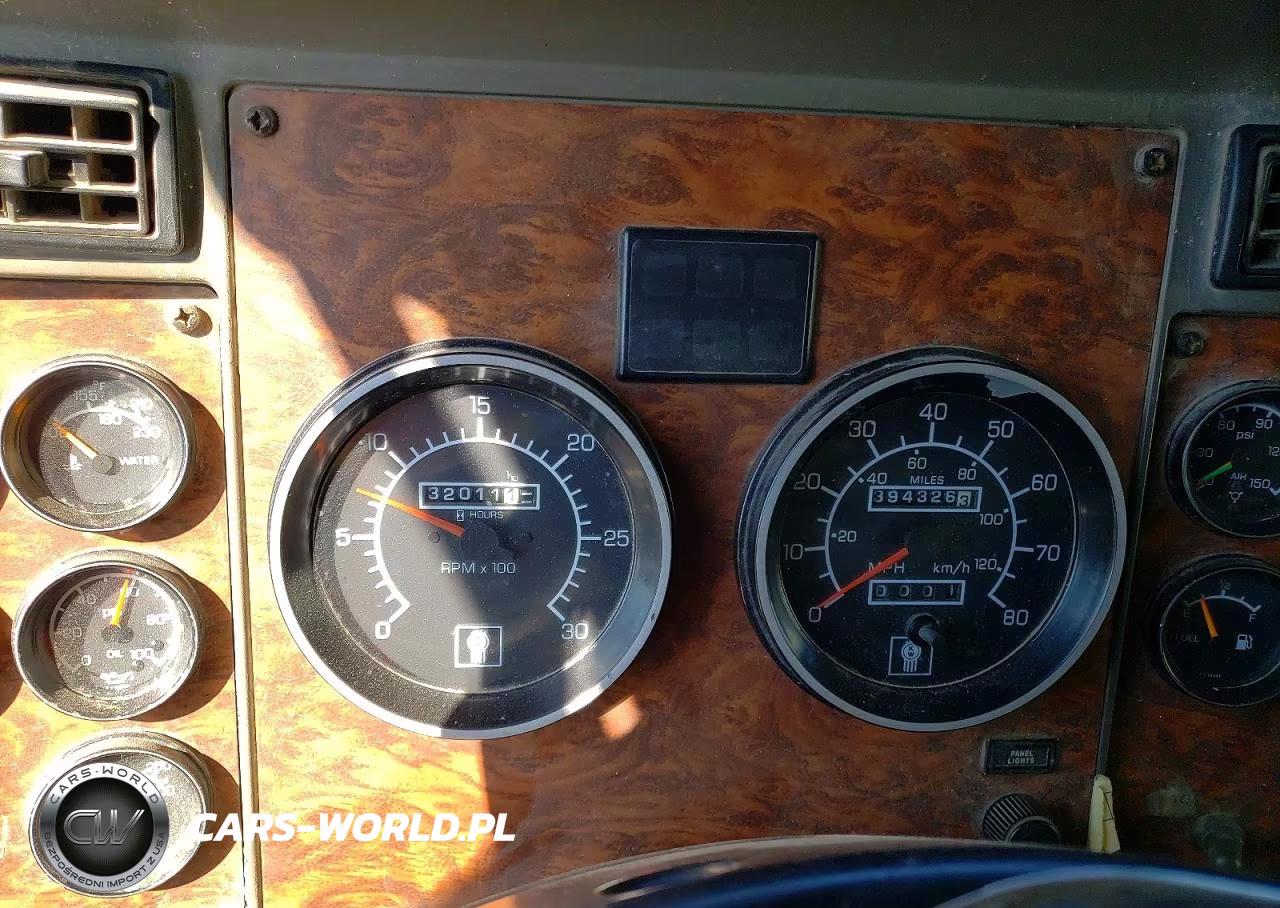 2002 Kenworth T800 Dump Truck VIN:1NKDL00X72J898243 - 9