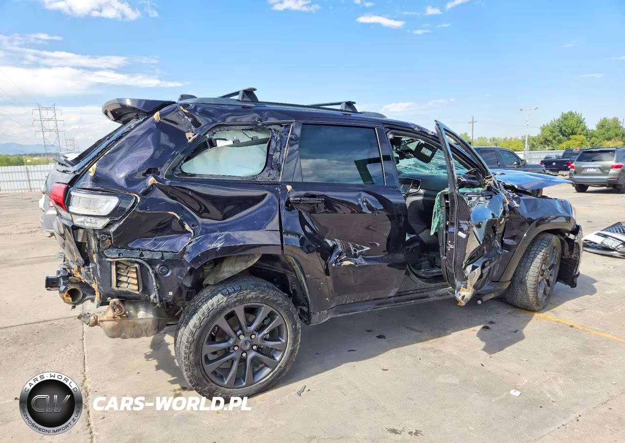 2019 Jeep Grand Cherokee Overland VIN:1C4RJFCG2KC638638 - 3