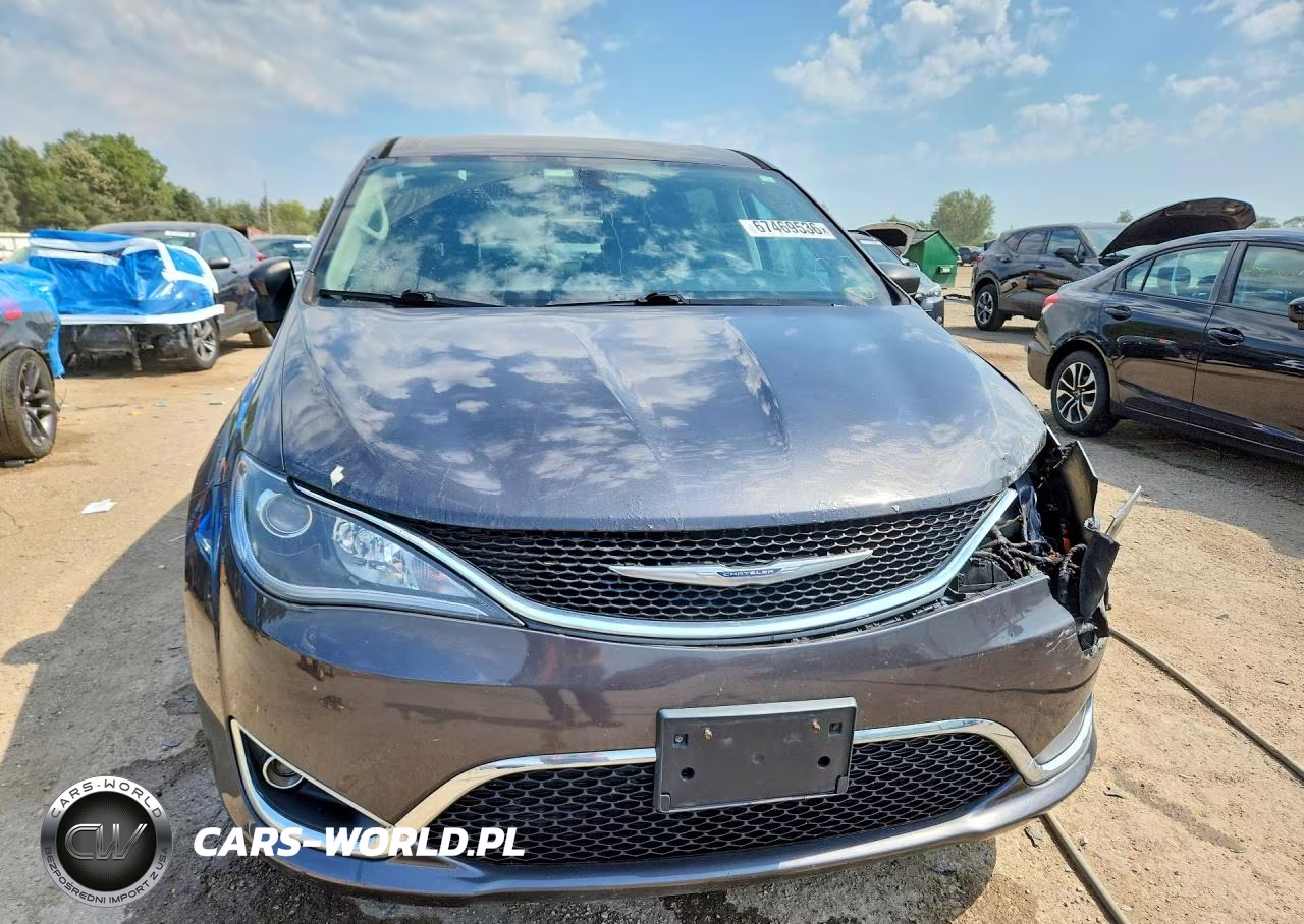 2017 Chrysler Pacifica Touring L VIN:2C4RC1BGXHR821557 - 5
