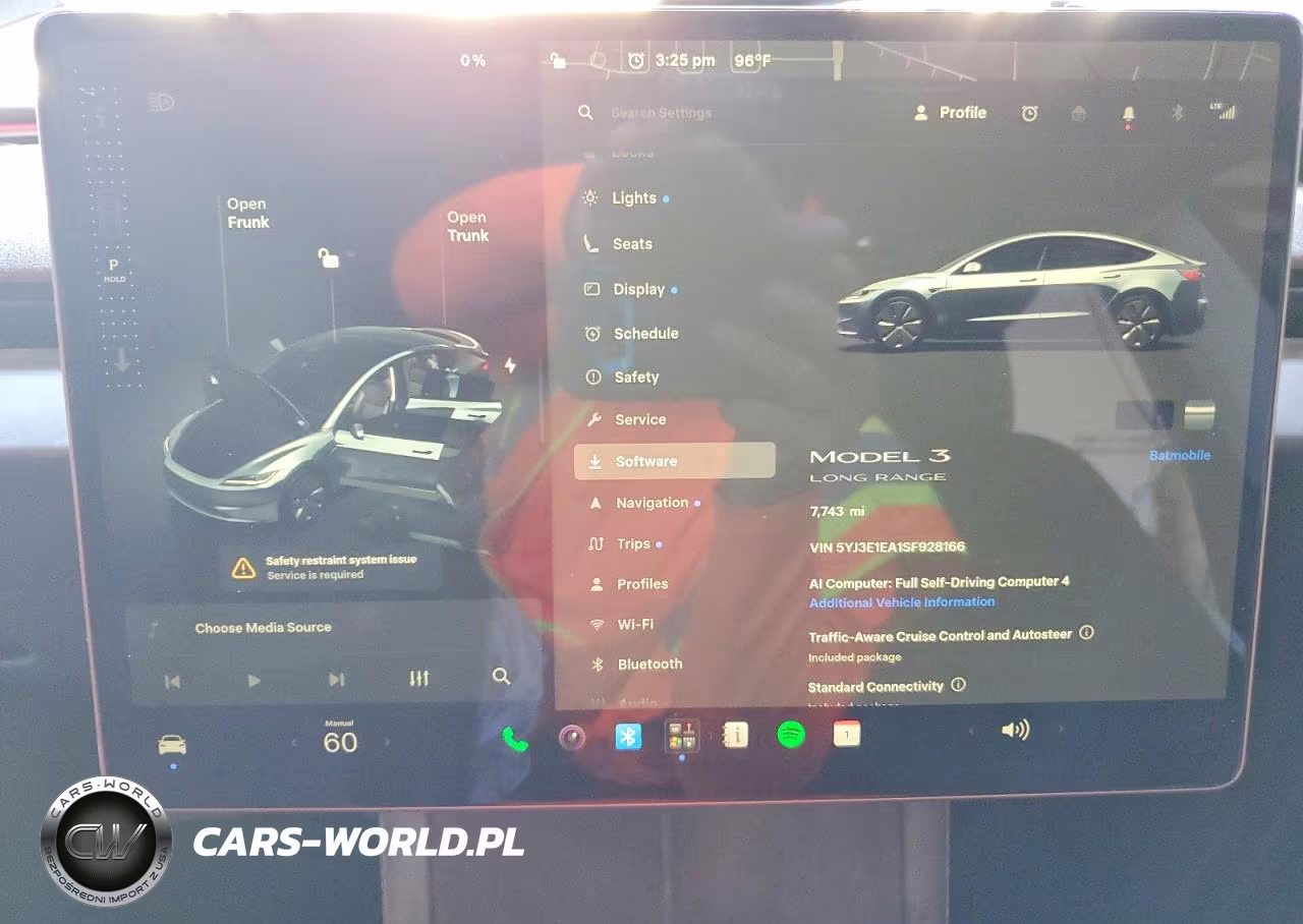 2025 Tesla Model 3 VIN:5YJ3E1EA1SF928166 - 9