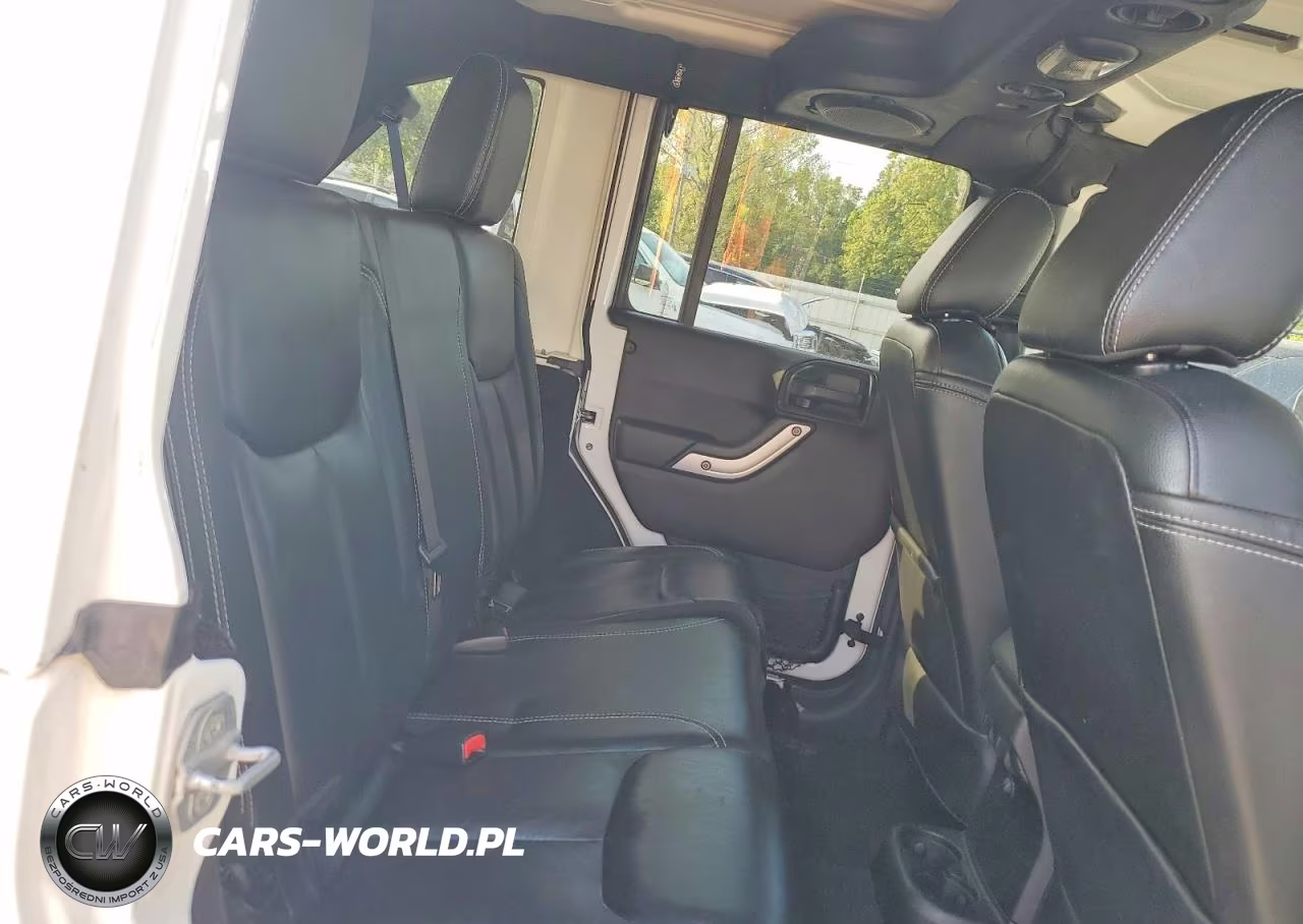 2013 Jeep Wrangler Unlimited Sahara VIN:1C4BJWEG3DL575695 - 10