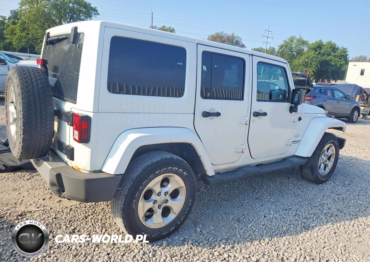 2013 Jeep Wrangler Unlimited Sahara VIN:1C4BJWEG3DL575695 - 3