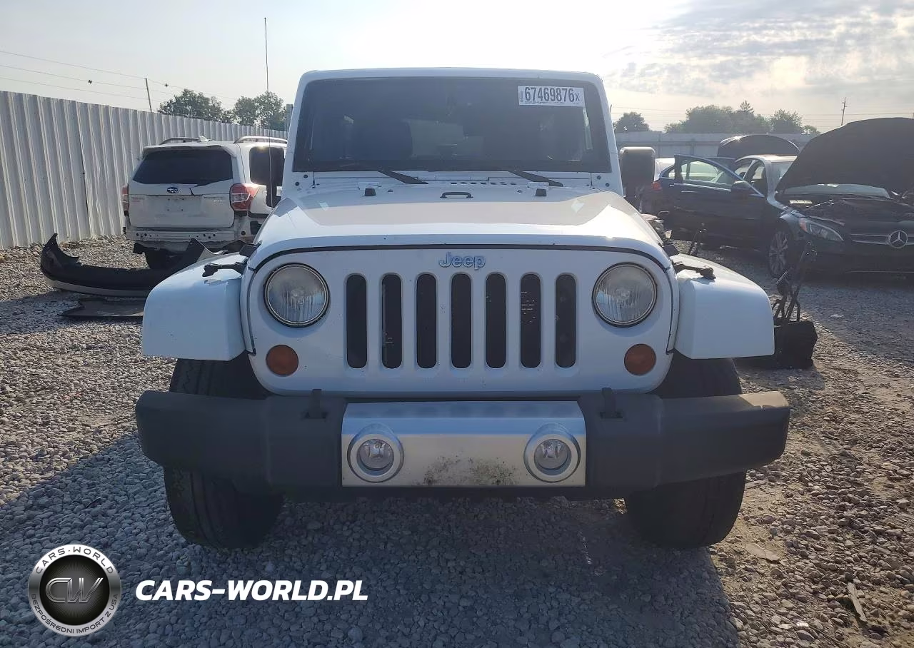 2013 Jeep Wrangler Unlimited Sahara VIN:1C4BJWEG3DL575695 - 5