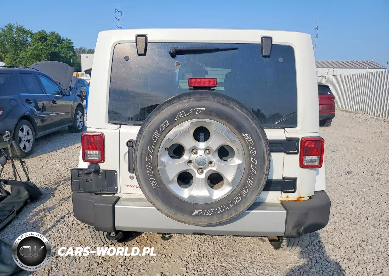 2013 Jeep Wrangler Unlimited Sahara VIN:1C4BJWEG3DL575695 - 6
