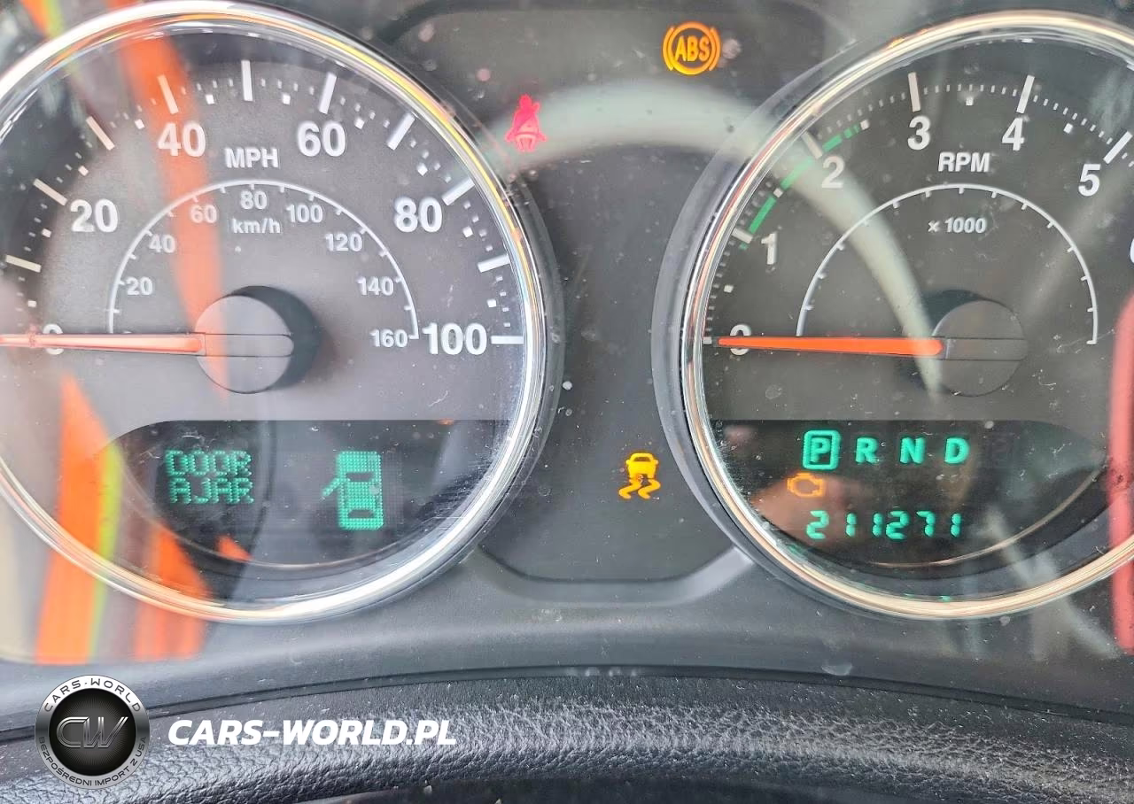 2013 Jeep Wrangler Unlimited Sahara VIN:1C4BJWEG3DL575695 - 9