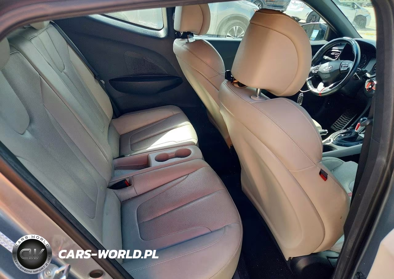 2020 Hyundai Veloster Turbo Ultimate VIN:KMHTH6AB1LU025748 - 10