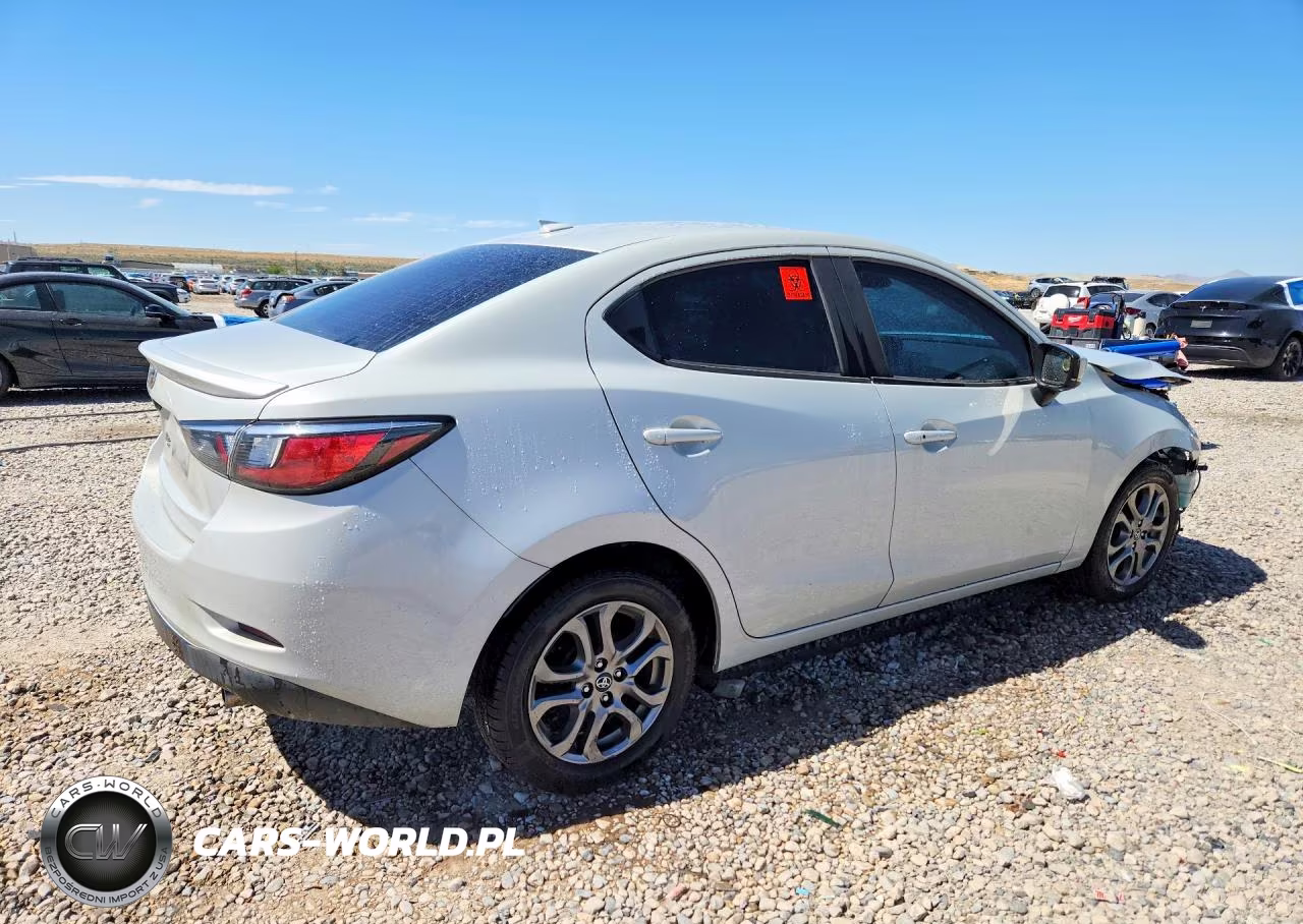 2020 Toyota Yaris Le VIN:3MYDLBYV3LY709618 - 3