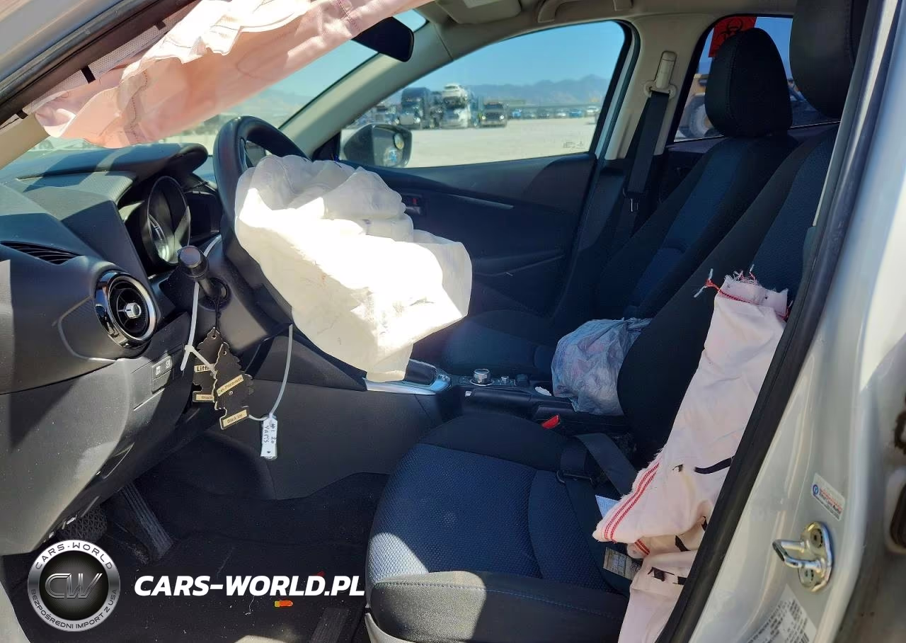 2020 Toyota Yaris Le VIN:3MYDLBYV3LY709618 - 7