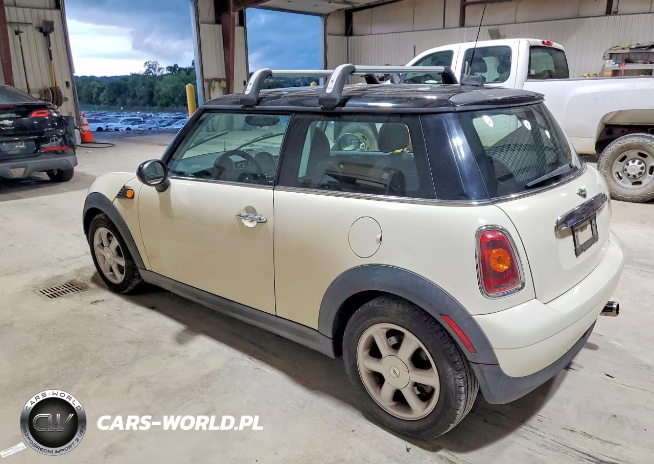 2009 Mini Cooper VIN:WMWMF33519TW77463 - 2