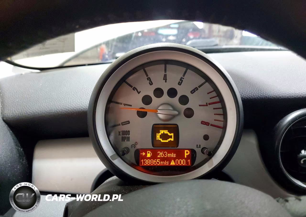 2009 Mini Cooper VIN:WMWMF33519TW77463 - 9