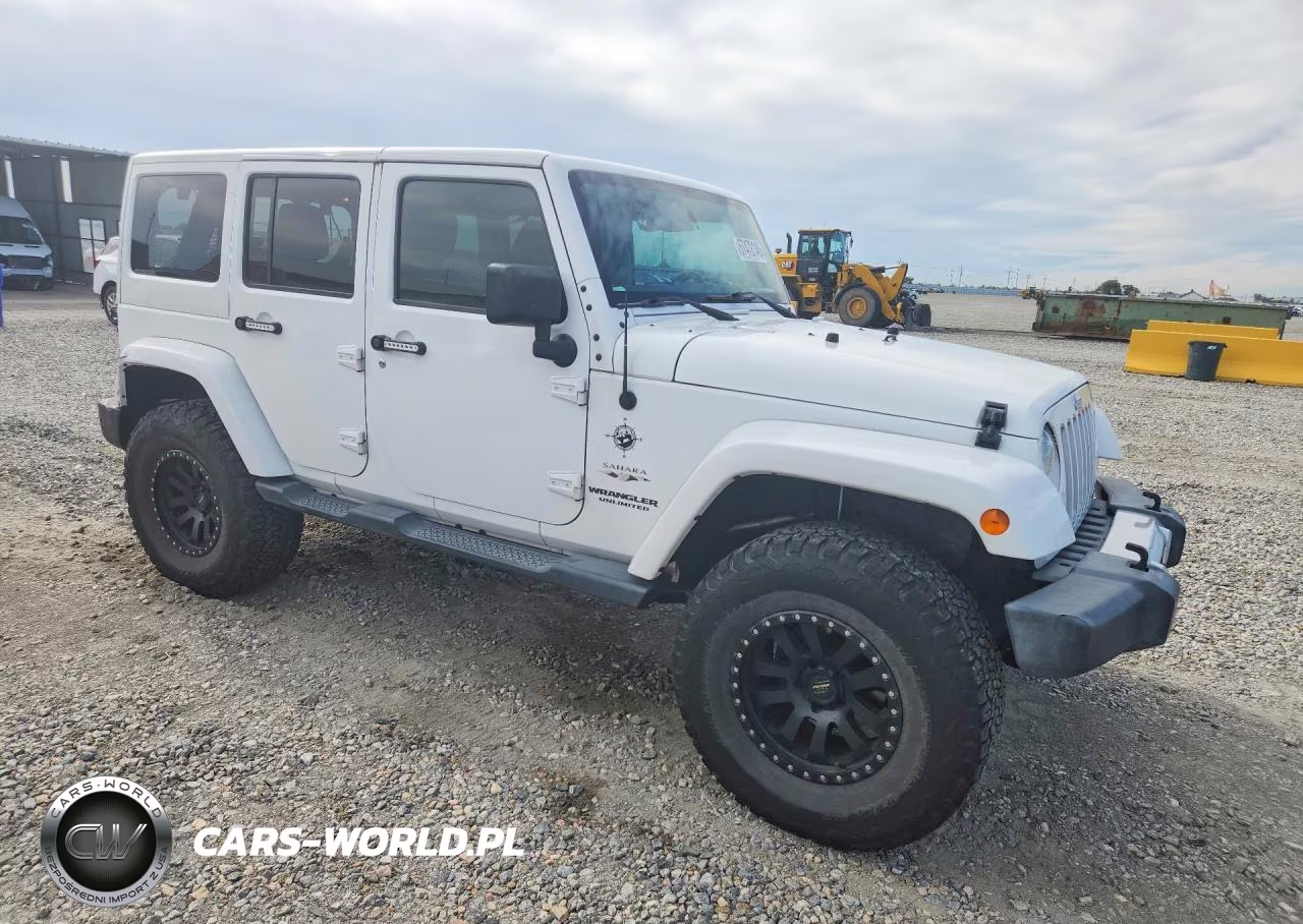 2017 Jeep Wrangler Unlimited Sahara VIN:1C4BJWEGXHL690591 - 4